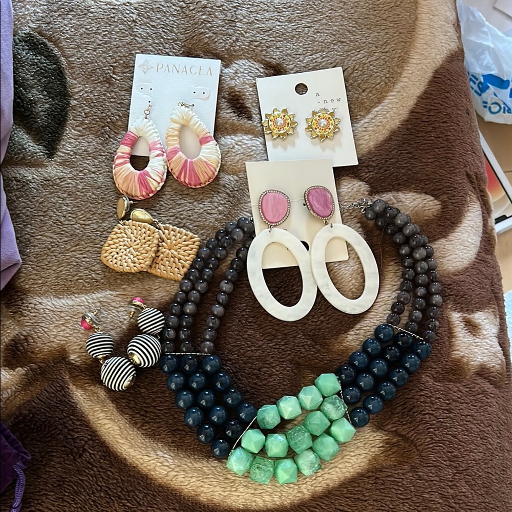 Jewelry Bundle Earrings & Necklace